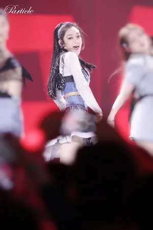 希林娜依·高元气甜美舞台照图片_4