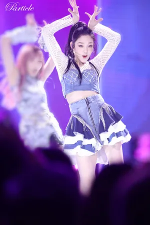 希林娜依·高元气甜美舞台照图片_6