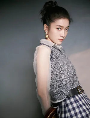 张雪迎格子裙时尚写真图片_4
