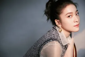 张雪迎格子裙时尚写真图片_6