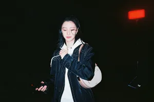 王悦伊格外套装性感写真图片_4