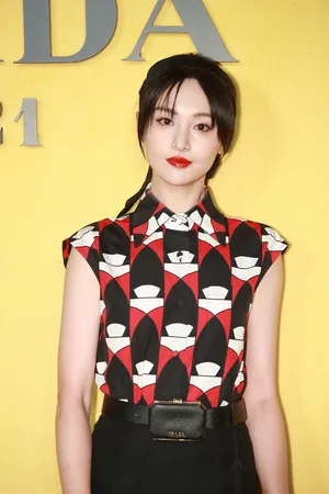 郑爽复古风笑容甜美撩人活动照图片_4