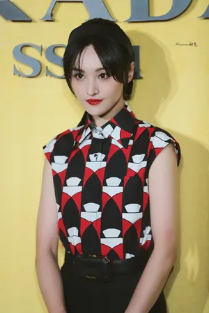 郑爽复古风笑容甜美撩人活动照图片_5