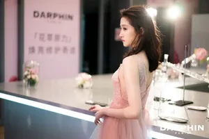 关晓彤粉裙浪漫品牌活动图片_2