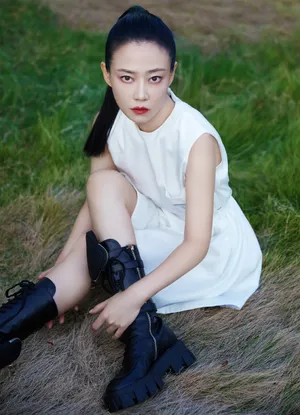 谭卓白裙优雅性感写真图片_4