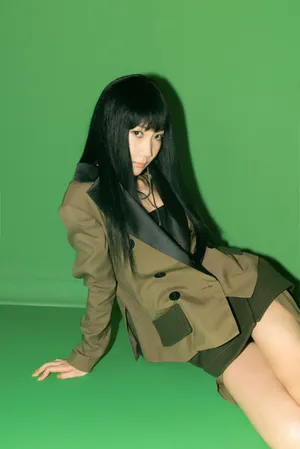 乃万魅惑长发复古写真图片
