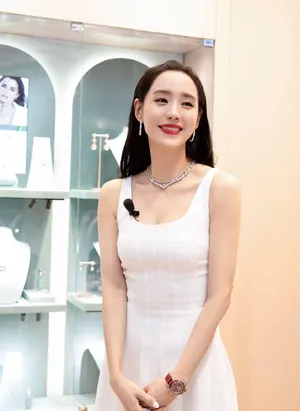 王智性感白裙活动图片_1