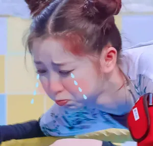 虞书欣可爱甜美搞笑表情包图片_2