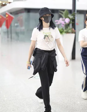 姚晨渔夫帽丘比特T恤可可爱爱机场照图片_4