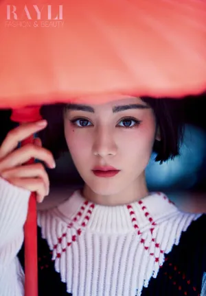 迪丽热巴短发造型魅力写真图片