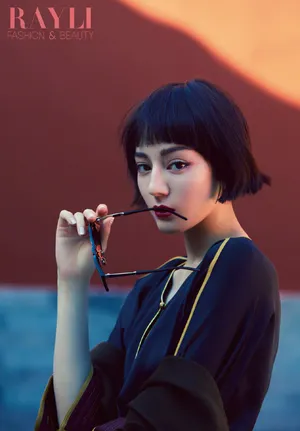 迪丽热巴短发造型魅力写真图片_6