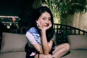 梁洁俏皮居家私服照图片_2