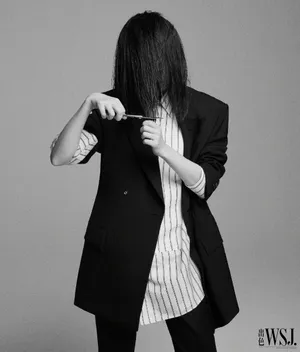 倪妮短发西装利落酷美写真图片_5