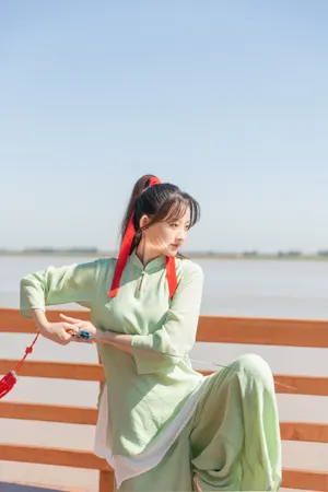 代文雯侠女造型性感图片