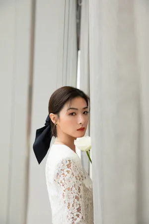万茜白色蕾丝裙性感写真图片_4