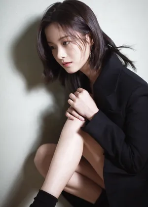 李庚希西装裙时尚写真图片