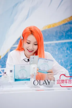 乃万OLAY品牌活动照性感图片_1