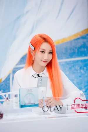 乃万OLAY品牌活动照性感图片_1