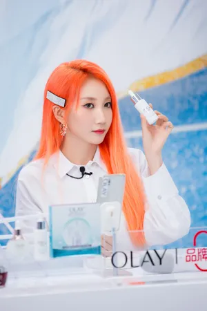 乃万OLAY品牌活动照性感图片_2