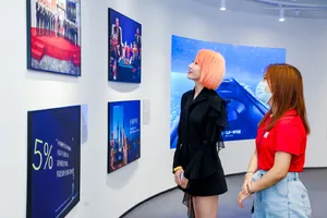 乃万小米品牌活动照性感图片_6