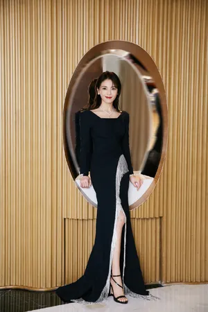 刘涛黑色开叉裙性感写真图片_3