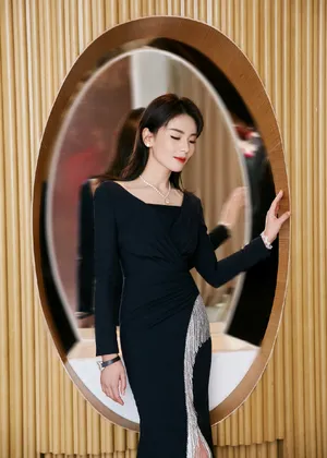 刘涛黑色开叉裙性感写真图片_5