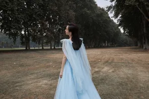 佟丽娅水雾蓝星光裙优雅写真图片_8