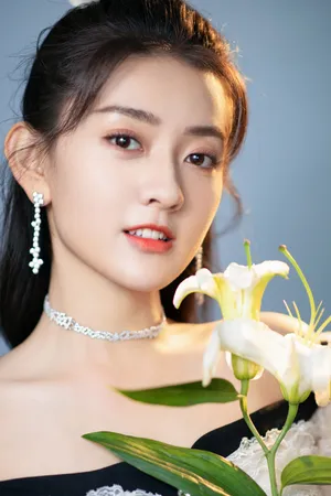 梁洁泡泡袖公主裙甜美写真图片_7