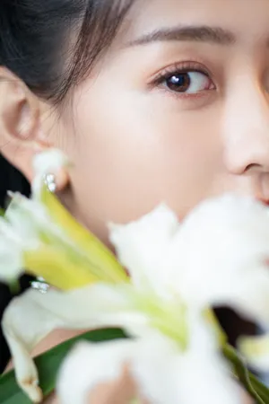 梁洁泡泡袖公主裙甜美写真图片_10