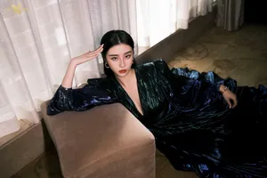 赵小棠深V长裙性感图片写真