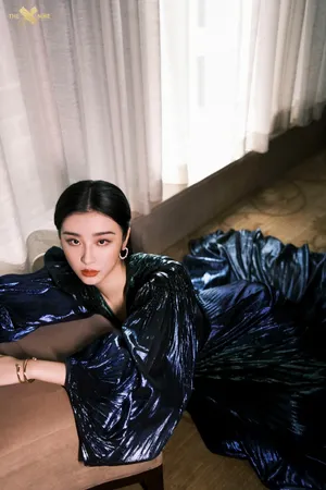 赵小棠深V长裙性感图片写真_4