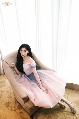 孔雪儿梦幻紫裙性感图片写真