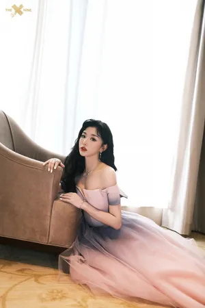 孔雪儿梦幻紫裙性感图片写真_14