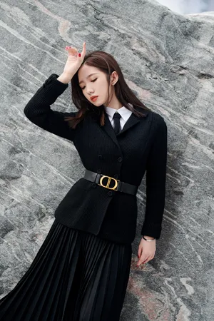 孟美岐西装长裙性感图片写真_5