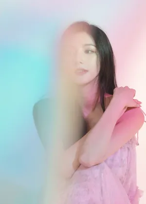 陈米麒粉色花绘裙性感图片写真_5