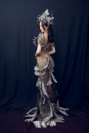 张靓颖透视鱼尾裙性感写真图片_3