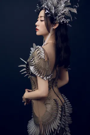 张靓颖透视鱼尾裙性感写真图片_5