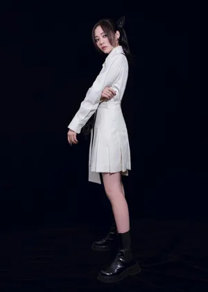 张靓颖牛奶百褶裙甜美写真图片_6