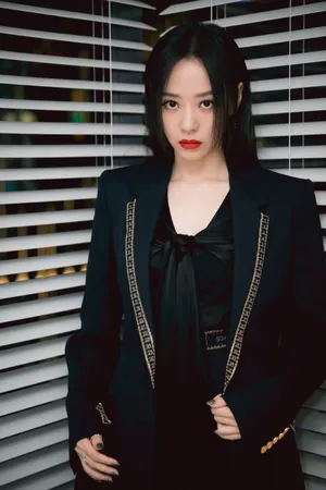 张靓颖酷黑廓形西装写真图片_1