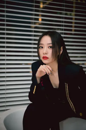 张靓颖酷黑廓形西装写真图片_7