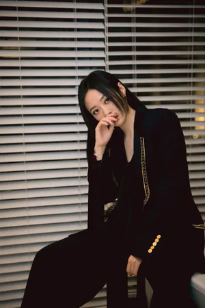 张靓颖酷黑廓形西装写真图片_10