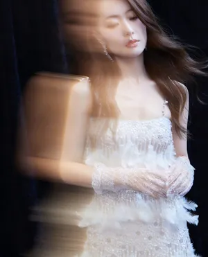 白冰吊带裙性感美艳写真图片_1