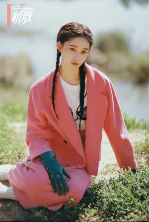 徐艺洋河畔胶片大片写真图片_1