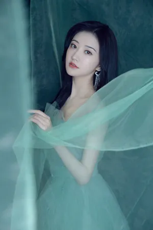 景甜蓝色纱裙朦胧性感写真图片_1