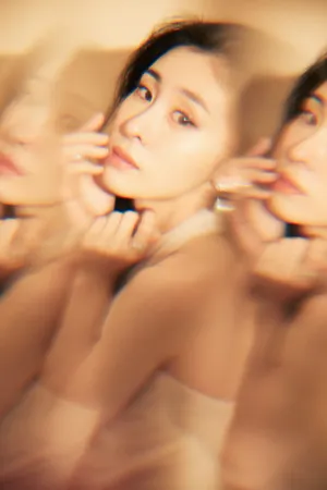 张碧晨米白连衣裙性感写真图片_3