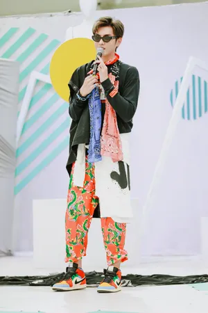吴亦凡东北大花裤造型图片_7