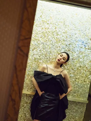 陈米麒吊带礼服诱人性感写真
