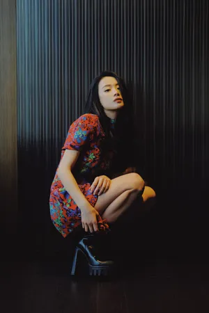 李梦成都复古印花短裙写真图片