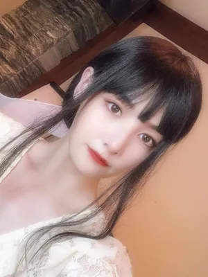赵粤长发清新甜美自拍图片