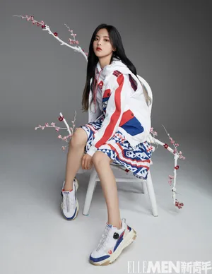 杨超越时尚杂志写真图片_4